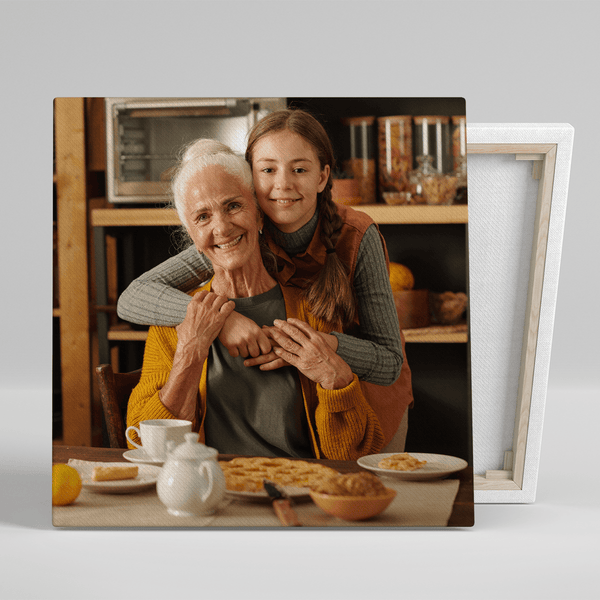 Foto von Oma mit Enkelin - Druck auf Leinwand, personalisiertes Geschenk für Oma - Adamell.de