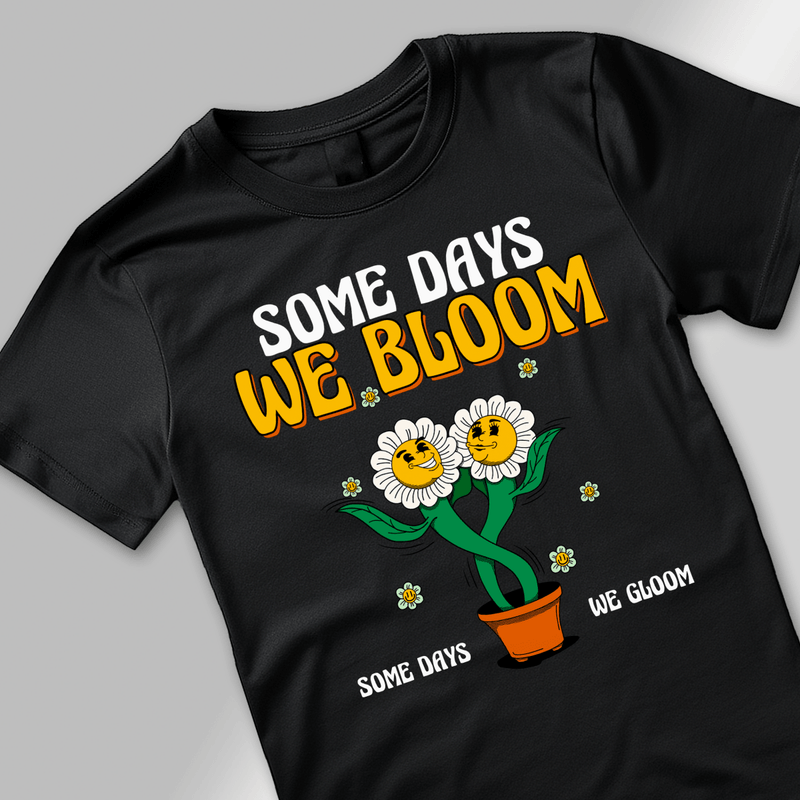 Bedrucktes Unisex T-Shirt WE BLOOM - Geschenk für Frau, Mann - Adamell.de