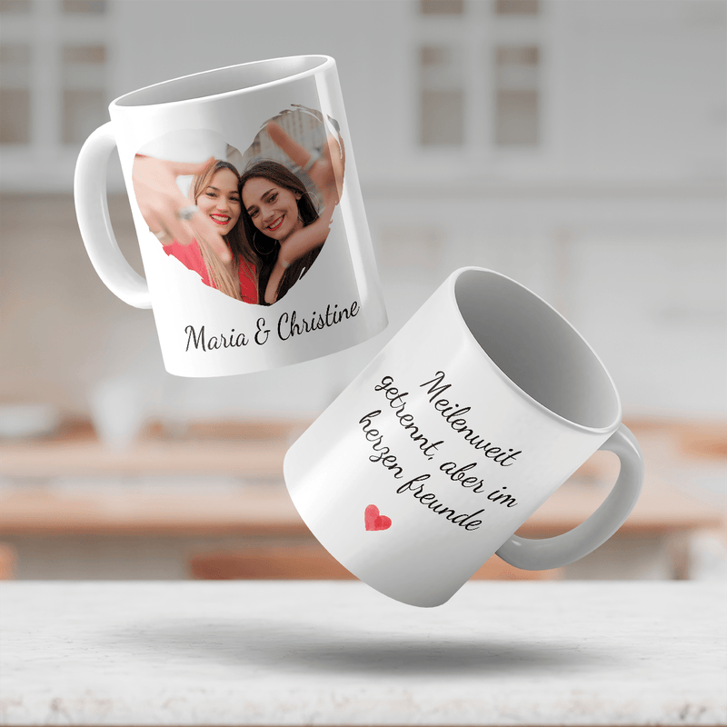 Meilenweit getrennt - 1x Bedruckte Tasse, personalisiertes Geschenk für Freundin - Adamell.de