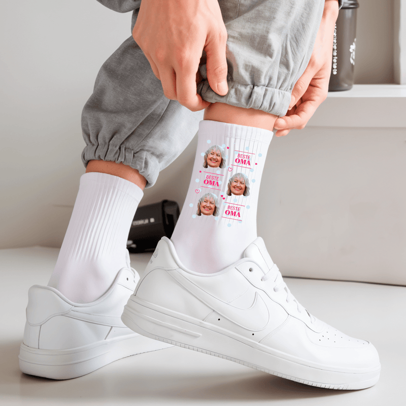 Socken mit Aufdruck DIE BESTE OMA DER WELT - Personalisiertes Geschenk für Oma - Adamell.de