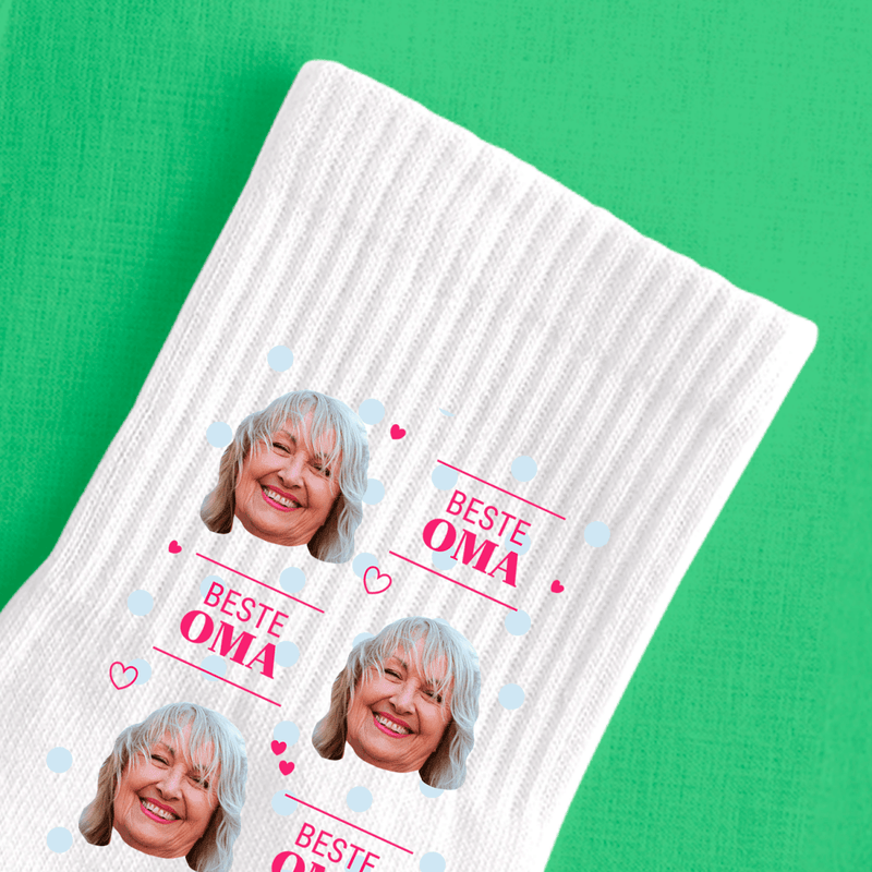 Socken mit Aufdruck DIE BESTE OMA DER WELT - Personalisiertes Geschenk für Oma - Adamell.de