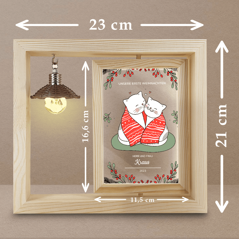 Erste Weihnachtsgrafik Katzen - Druck auf Glas in Holzrahmen + led, personalisiertes Geschenk für Ehefrau - Adamell.de