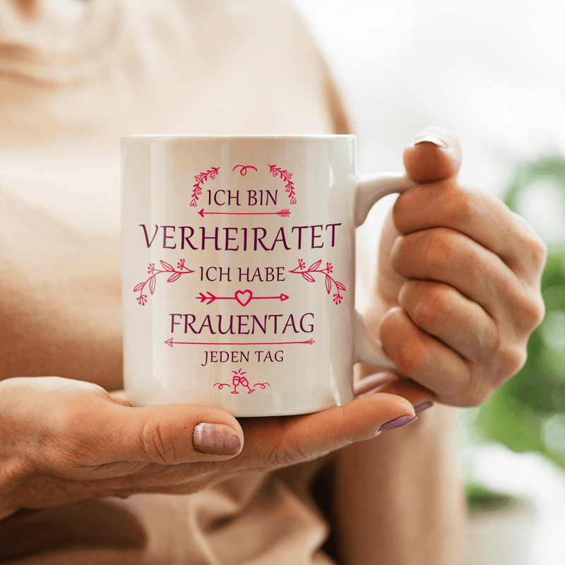 Ich bin verheiratet - 1x bedruckte Tasse, personalisiertes Geschenk für Frau - Adamell.de